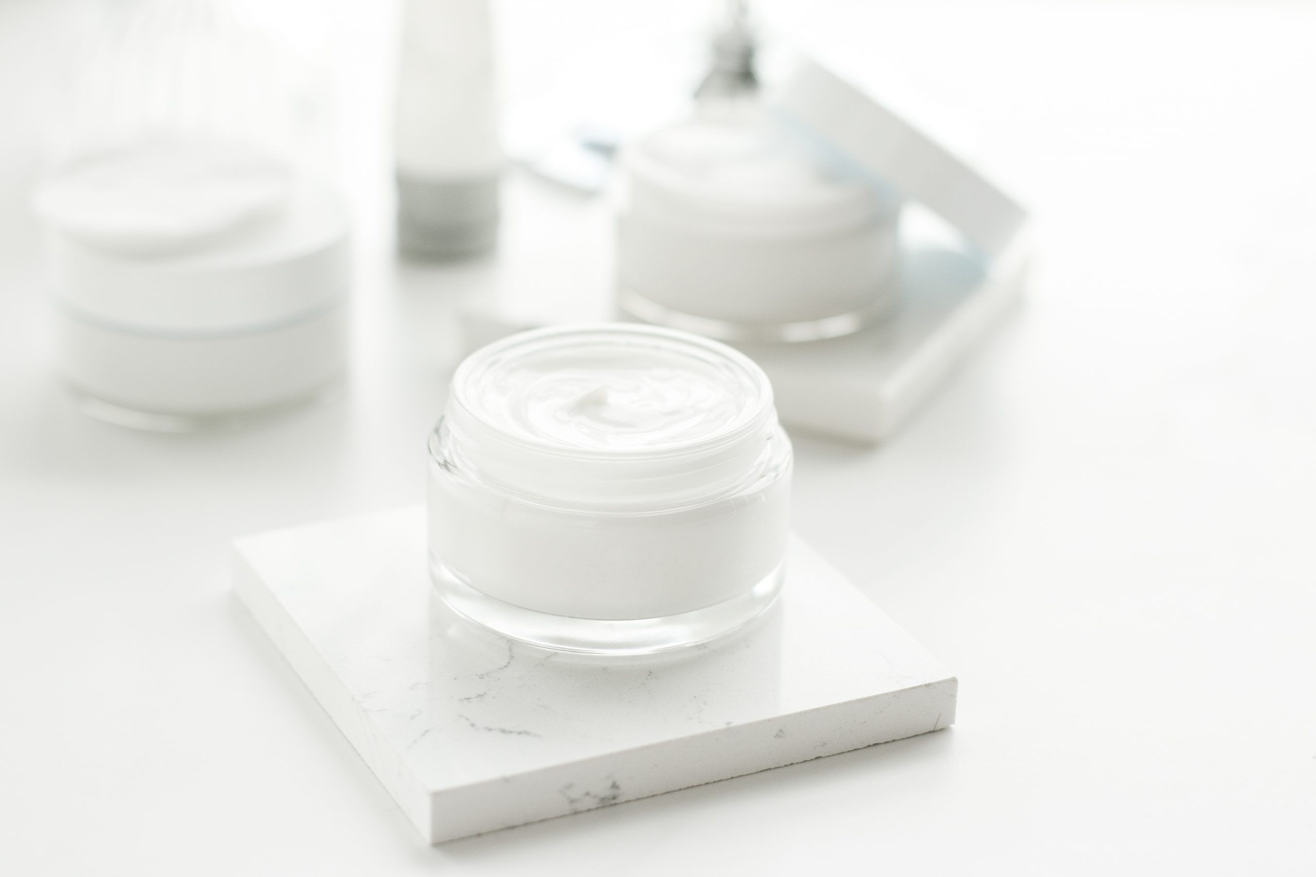 マッサージクリームのおすすめ8選｜ボディや肌の引き締めに効果的な商品とは？ | LAURIER BEAUTY（ローリエビューティー）