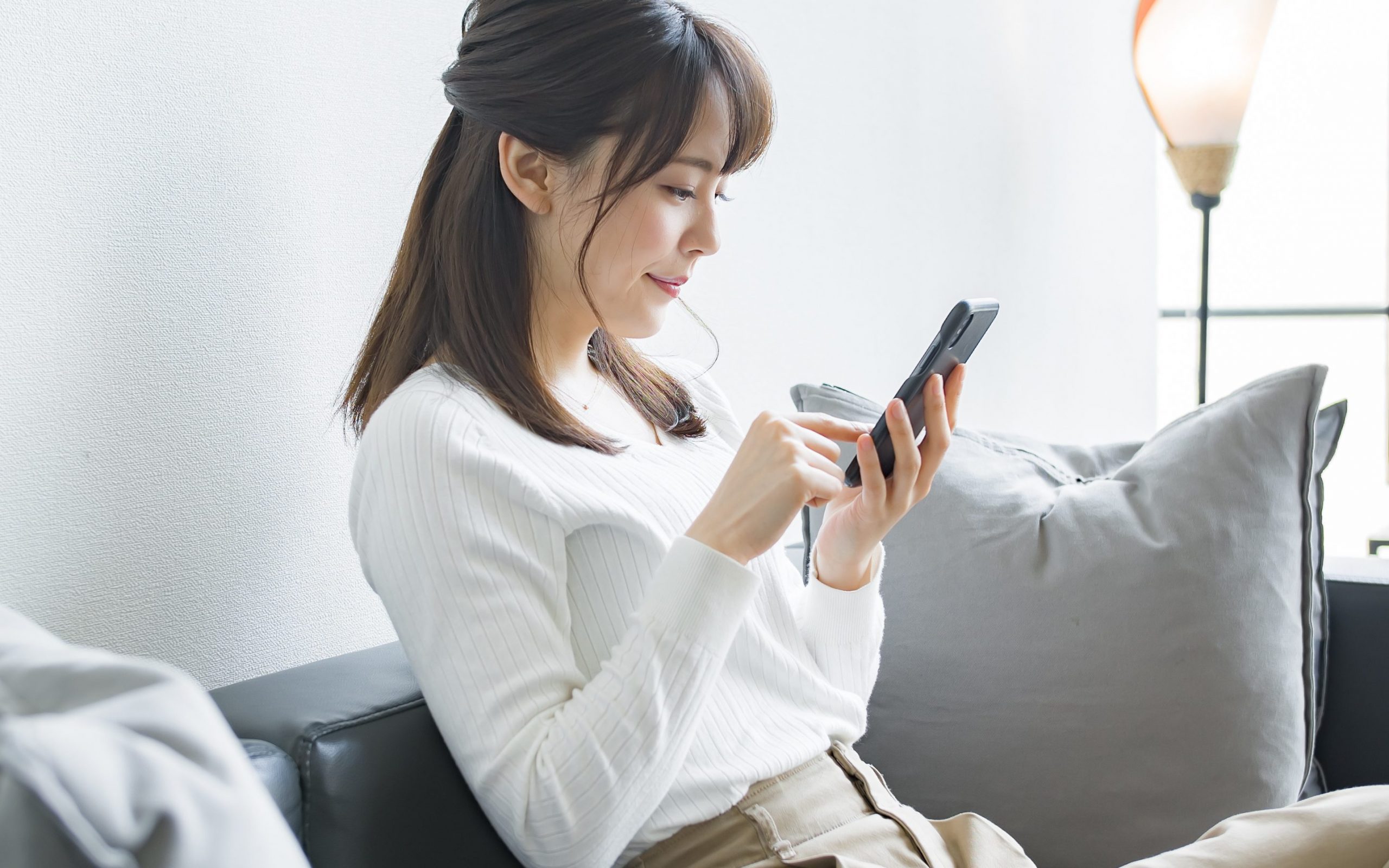 まつげ美容液おすすめ25選｜選び方目力をアップさせる塗り方のポイント | LAURIER BEAUTY（ローリエビューティー）