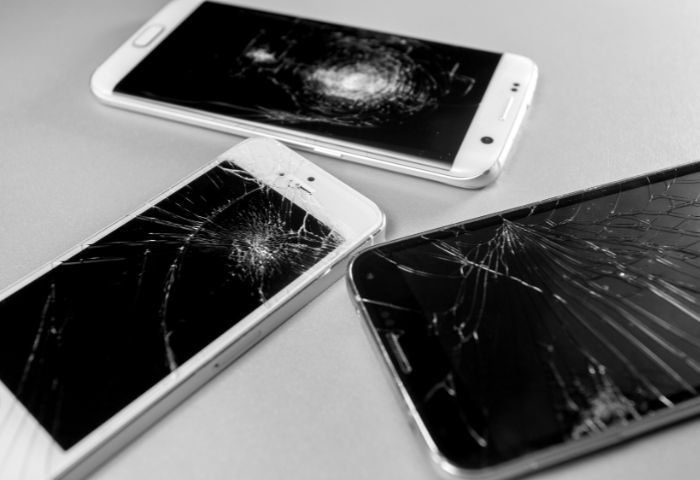 画面割れスマホでも高価買取される理由