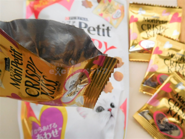最大91％オフ！ モンプチ クリスピーキッス チキンセレクト 6g 180g 30袋 チーズ キャットフード